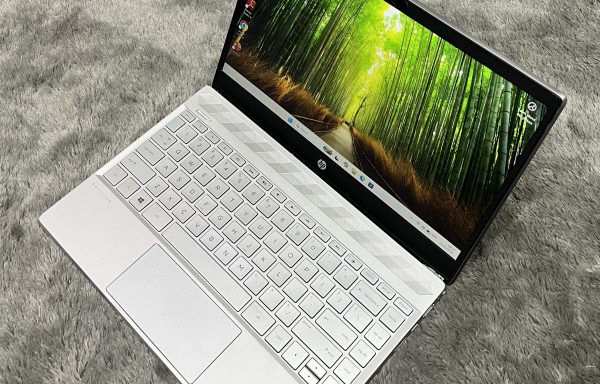 HP Pavilion 13-an0031wm Intel Core i3-8145U 8GB/256GB