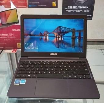Laptop Second Net Computer