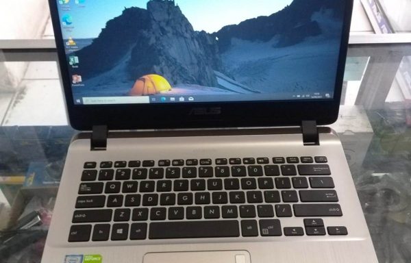 Laptop Asus A407UAR Intel Core I3-7020U 4GB/1TB HDD 240GB SSD Dual VGA