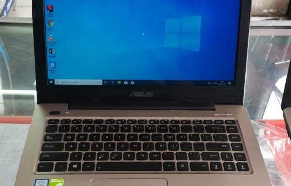 Laptop Asus A456U Intel Core i5 4GB/256GB SSD Dual VGA