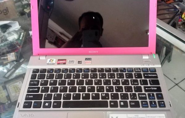 Notebook Sony Vaio VPCYB15AG AMD E-350 3GB RAM 320GB HDD