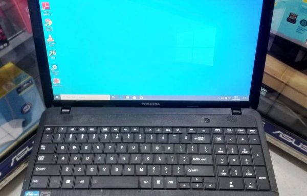 Laptop Toshiba Satellite C850 Intel Core i3-3110M 4GB RAM 500GB HDD