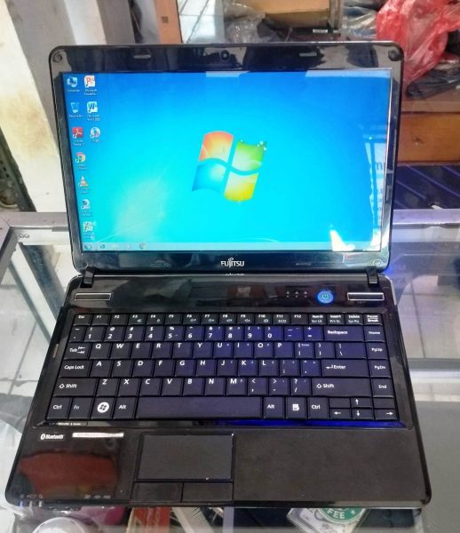 Laptop Fujitsu LH531