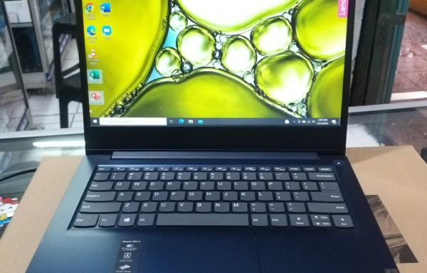 Laptop Lenovo Ideapad Slim 3 AMD Athlon Silver 4GB RAM 256GB SSD