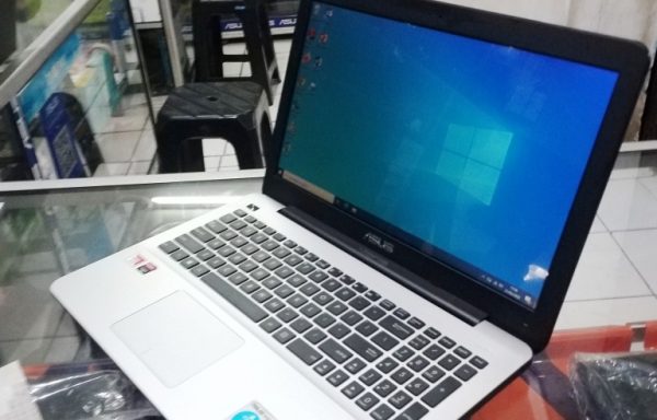 Laptop Asus X555B AMD A9-9420 4GB RAM 1TB HDD AMD Radeon R5