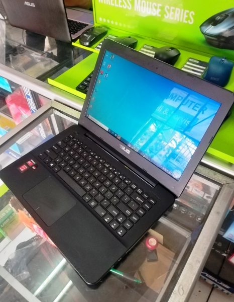 Laptop Asus X454Y AMD A8-7410 4GB RAM 500GB