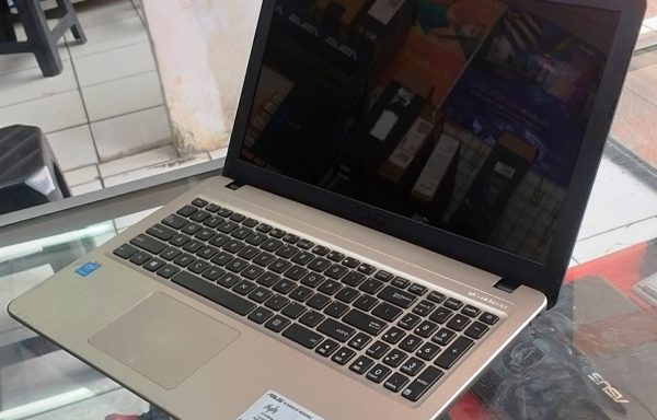 Laptop Asus X540LA Intel Core i3-4005U 4GB RAM 128GB SSD 500GB HDD