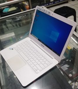 ZenBook UX305