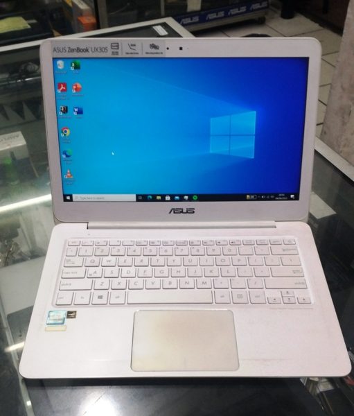 ZenBook UX305