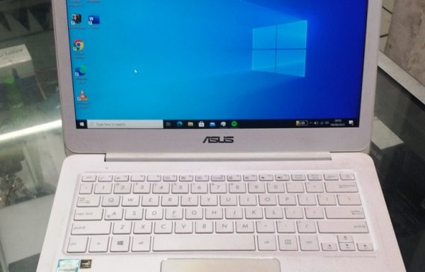 Laptop Asus ZenBook UX305 Intel Core M3 4GB RAM 128GB SSD