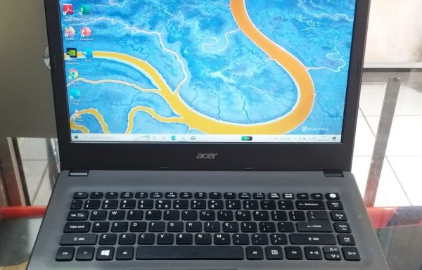 Laptop Acer Aspire E5-473G Intel Core i7-4510U 8GB RAM 128GB SSD 1TB HDD Dual VGA