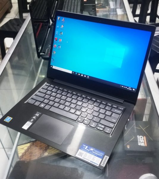 Laptop Lenovo S145