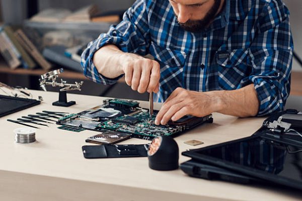 4 Tips Service Laptop yang Perlu Anda Lakukan! - Net Computer