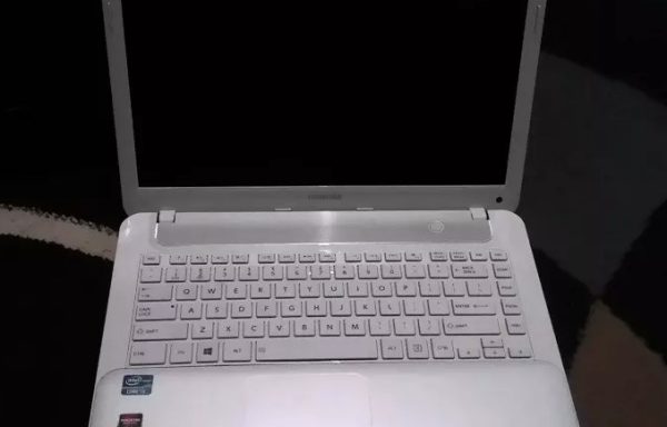 Laptop Toshiba Satellite M840 Intel Core i3-3210M 4GB RAM 750GB HDD