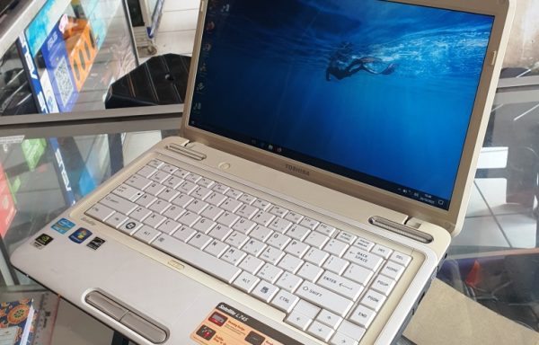 Laptop Toshiba Satellite L745 Intel Core i5-2430M 4GB RAM 640GB HDD