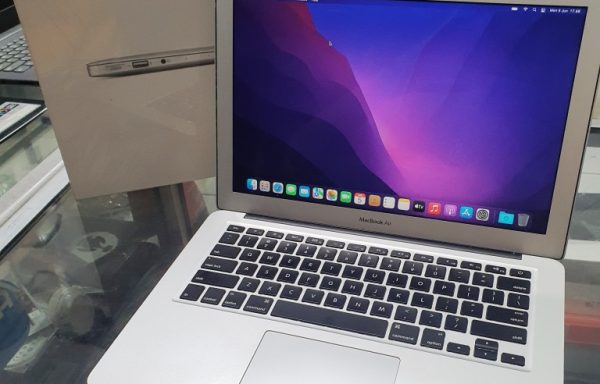 MacBook Air 2015 13inch 4GB RAM 128GB SSD