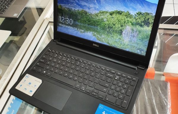 Laptop Dell Inspiron 15 3576 Intel Core i7-8550U 8GB RAM 256GB SSD AMD Radeon 520