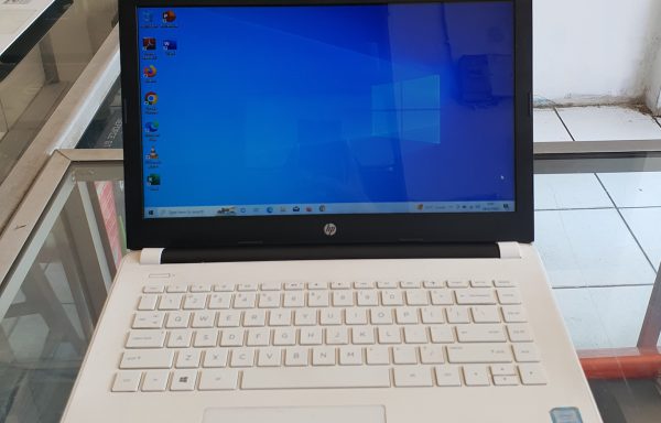 Laptop HP 14-bs012TU Intel Core i3-6006U 8GB RAM 128GB SSD