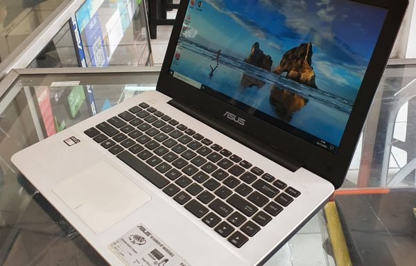 Laptop Asus X454W AMD E1-6010 4GB RAM 500GB HDD