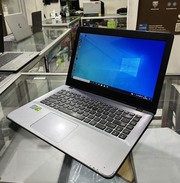 Laptop ASUS A442U