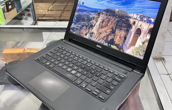 Laptop Dell Vostro 14 3478 Intel Core i5-8250U 8/256GB Radeon 520