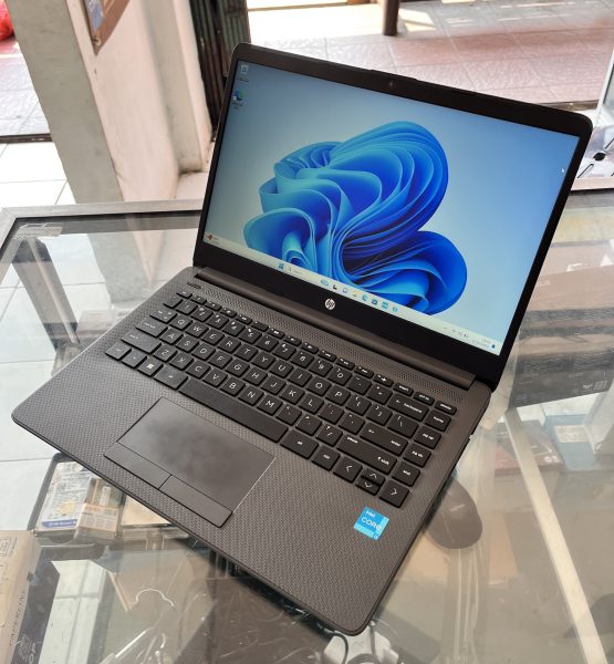 Laptop HP 240 G8