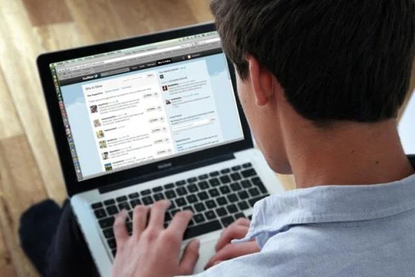 Penggunaan Laptop untuk Kerja