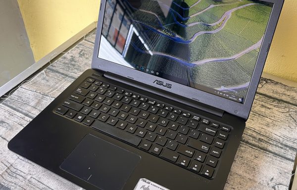 Laptop Asus E402YA AMD E2-7015 4 RAM 256GB SSD
