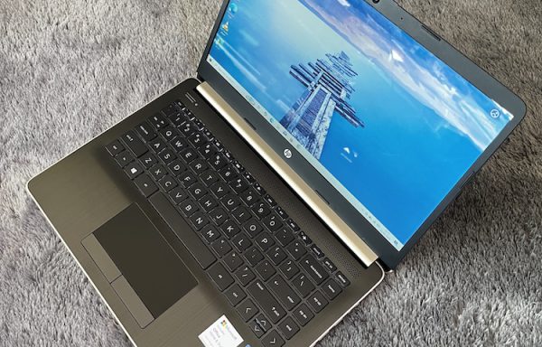 HP 14s-cf0080TX Intel Core i3-8130U 8GB/256GB Radeon 530