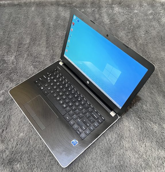 Laptop HP 14-bs752TU