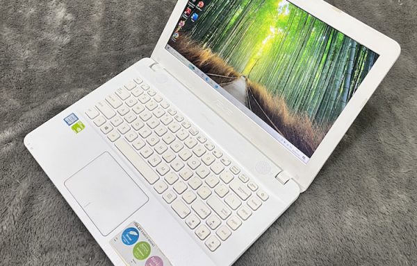 ASUS X441U Intel Core i3-6006U 8GB RAM 240GB SSD GeForce 920MX