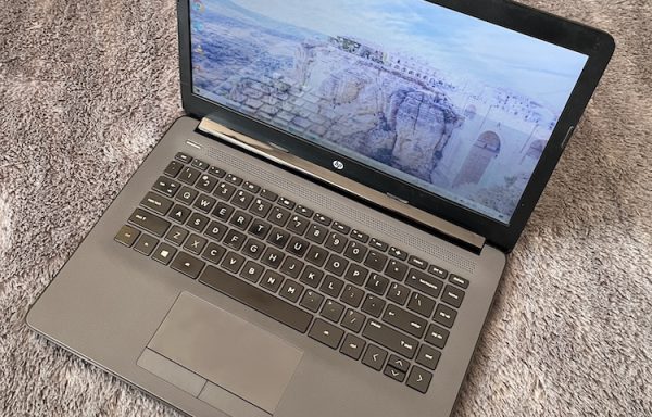 HP 14-cm0077AU AMD Ryzen 5 8GB 128GB SSD 1TB HDD