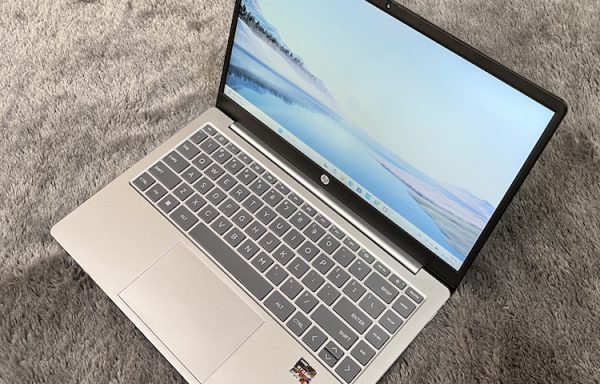 HP 14-em0014AU AMD Ryzen 3 7320U 4/512