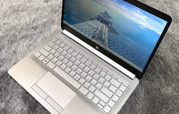HP 14s-dk0008AX AMD A9-9425 8GB RAM 256GB SSD