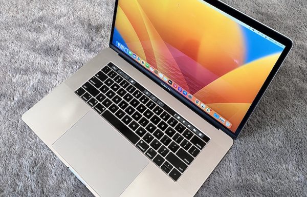 Macbook Pro 2019 Intel Core i7 16GB RAM 256GB SSD Touchbar