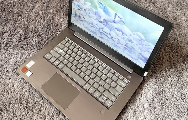 Lenovo V330-14IKB Intel Core i7-8550U 8GB/256GB Radeon 530