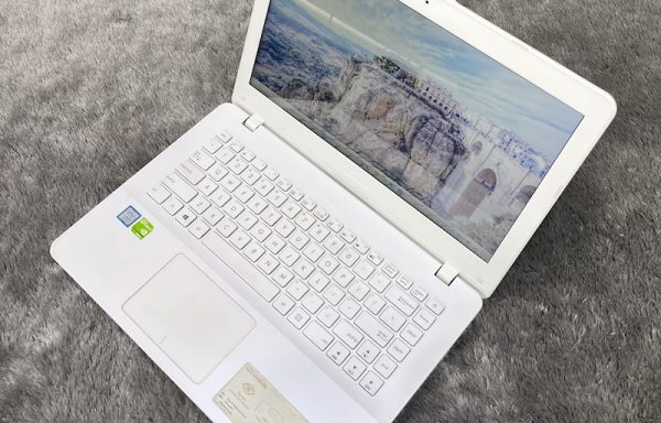 ASUS A442U Intel Core i5-8250U 8GB/256GB GeForce 930MX