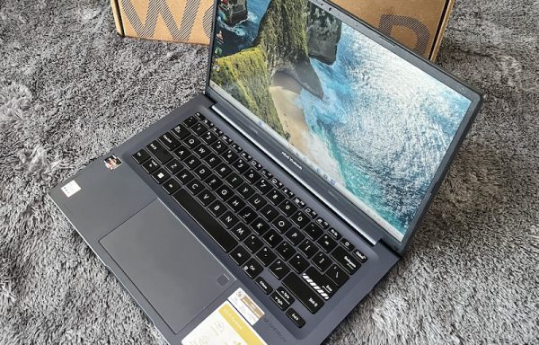 ASUS Vivobook M1403Q AMD Ryzen 5 5600H 8GB 512GB NVMe