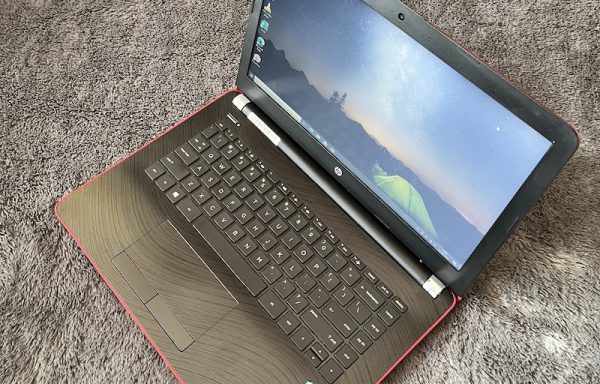 HP 14-bs014TU Intel Core i3-6006U 8GB/256GB