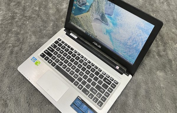 Laptop Asus K46CA Intel Core i3-3217U 8GB RAM 500GB HDD GeForce GT 740M