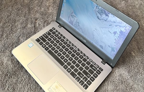ASUS A442U Intel Core i7-7500U 8GB RAM 256GB SSD