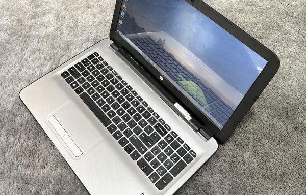 HP 15-af109AX AMD A8-7410U 4GB RAM 500GB HDD