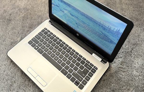 HP 14-am125TX Intel Core i5-7200U 8GB/128GB SSD + 1TB Radeon R5 M330