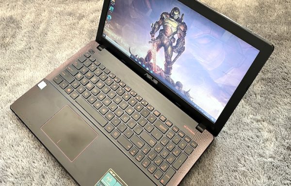 ASUS X550VX Intel Core i7-6700HQ 8GB/256GB GTX 950M