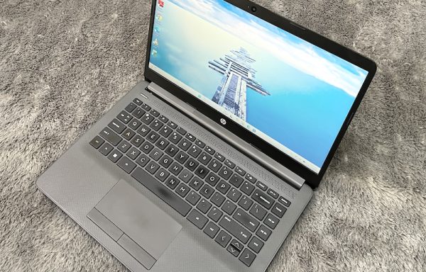 HP 245 G8 AMD Ryzen 5 5500U 8GB RAM 512GB NVMe