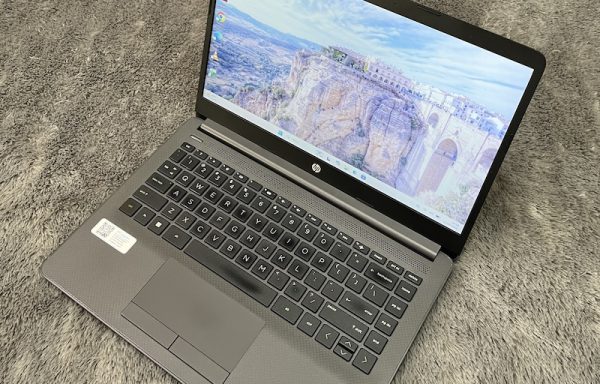 Laptop HP 245 G9 AMD Ryzen 5 5625U 8GB RAM 512GB SSD