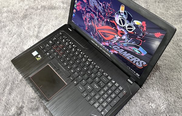 Asus ROG GL553VD Intel Core i7-7700HQ 8GB RAM 250GB SSD Nvidia GTX 1050