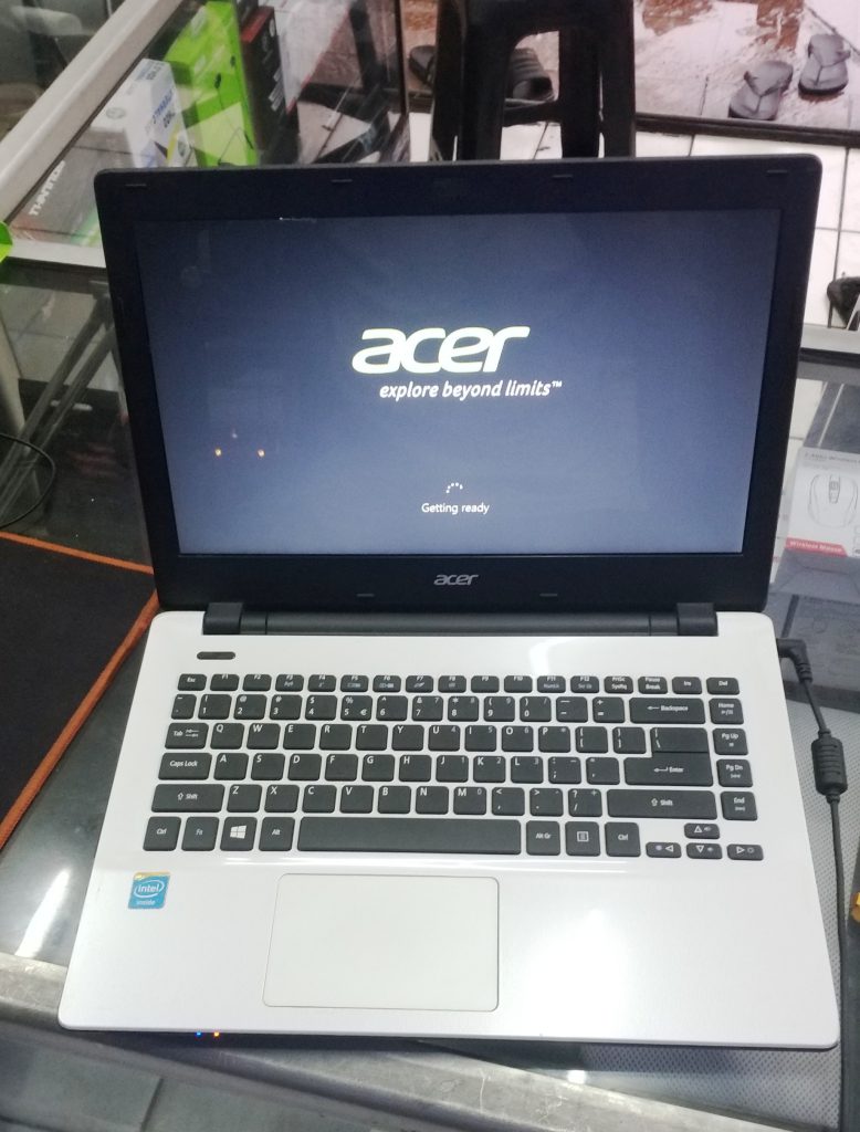Laptop Acer Aspire E1-411 Intel Celeron N2840 4GB RAM 500GB HDD, foto 1